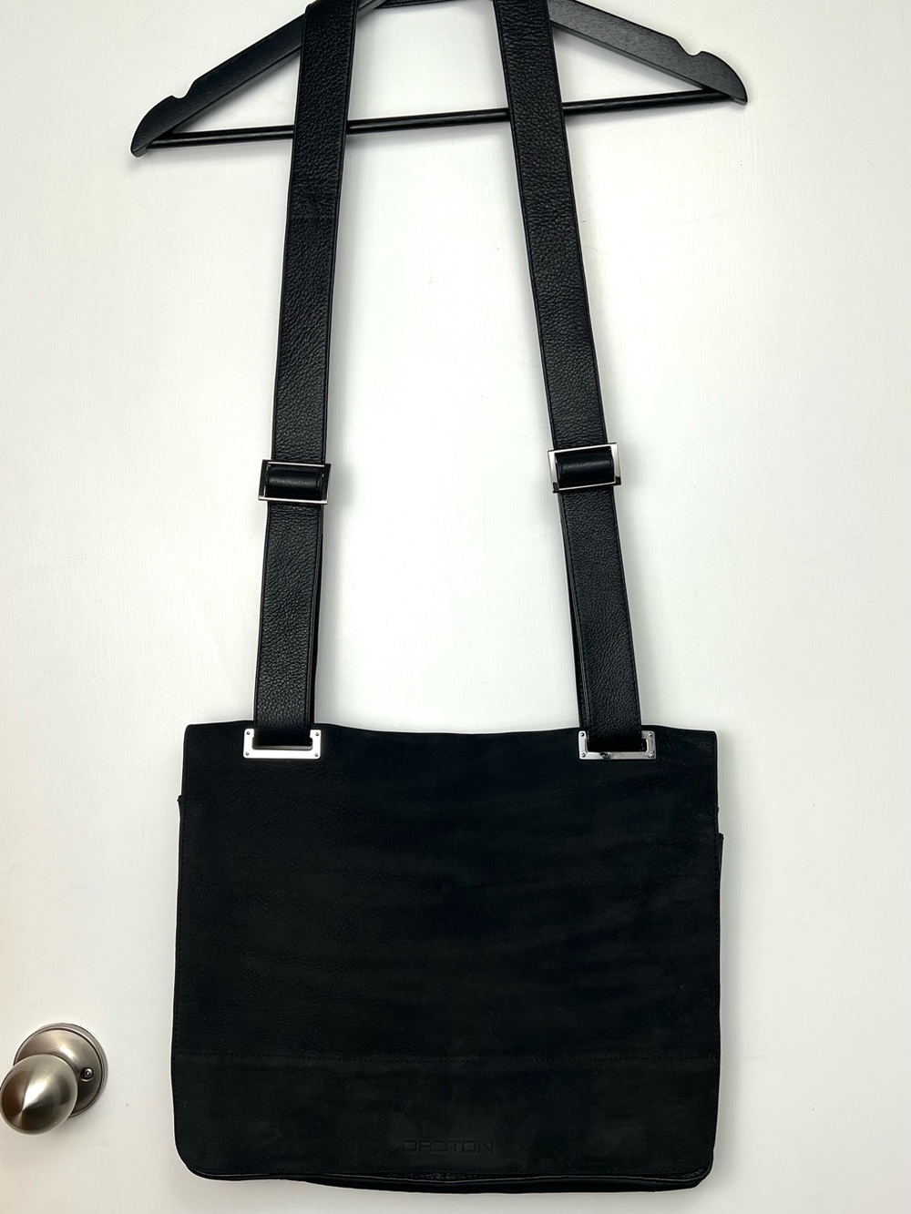 Oroton Leather Suede Nubuck Tablet Flap Messenger Crossbody Bag size Large Black